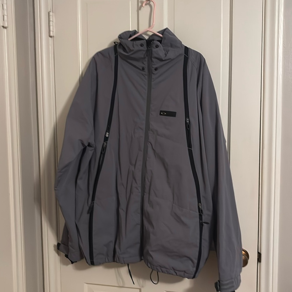 Men oakley snowboard jacket; size XXL